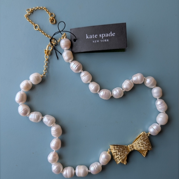 Kate Spade ♠️ Wrapped In A Bow Pearl Necklace NEW - Picture 2 of 6